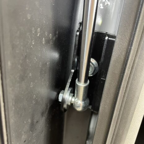 Haltesatz Fuer Staerkere Gasfedern Der Heckklappe Des Ford Transit Custom Tourneo Custom V710~4 Haltesatz Fuer Staerkere Gasfedern Der Heckklappe Des Ford Transit Custom Tourneo Custom V710~4