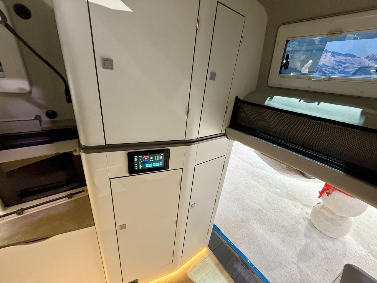 Ford Nugget L2 visoki krov 15 Nugget Store L2 interijer s visokim krovom 04