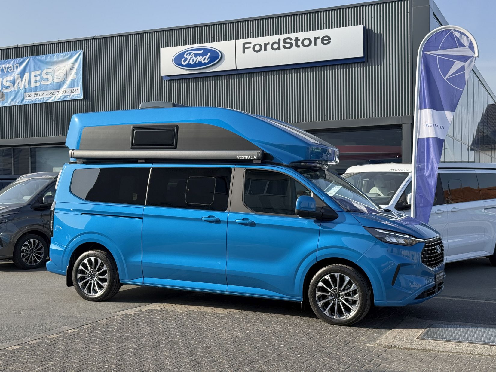 Ford Nugget L2 visoki krov 1 Nugget Store L2 Visoki krovni klizni stol 01