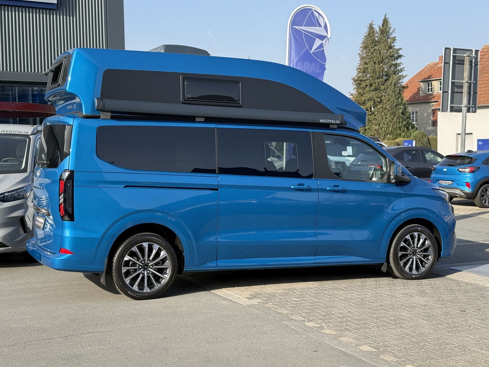 Ford Nugget L2 visoki krov 3 Nugget Store L2 Visoki krovni klizni stol 03